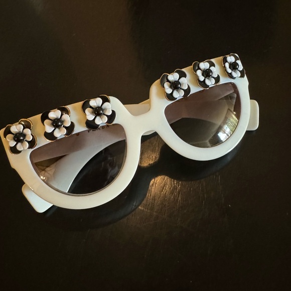 PRADA Limited Edition - Picture 5 of 13